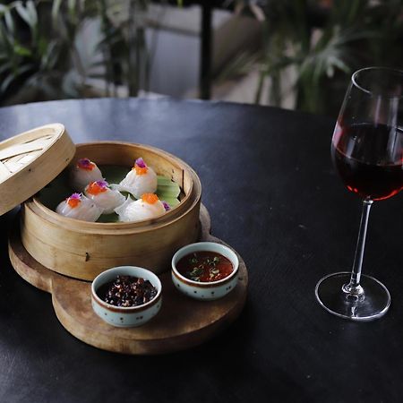 Radisson Jaipur City Center Eksteriør billede Dim sum and wine