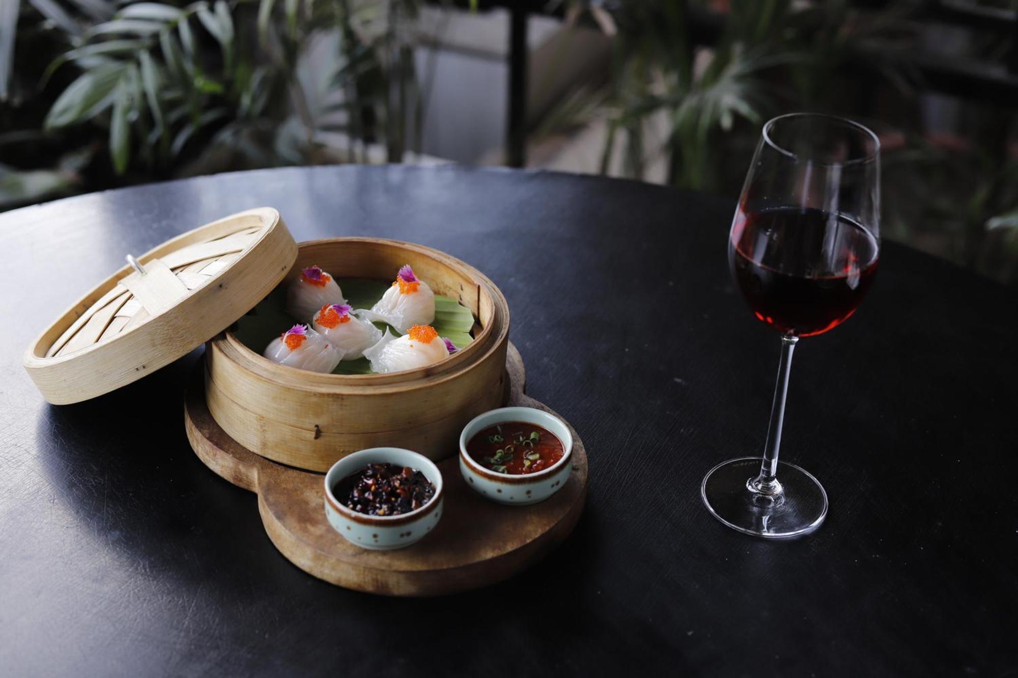 Radisson Jaipur City Center Eksteriør billede Dim sum and wine