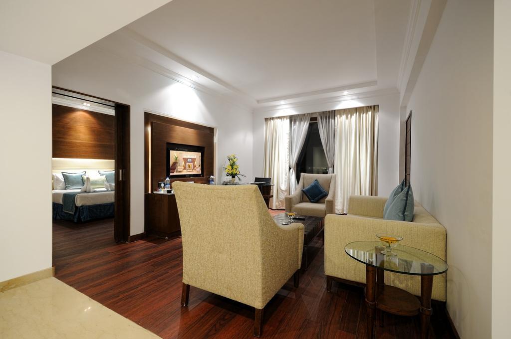 Radisson Jaipur City Center Værelse billede Suite at the Taj Bengal